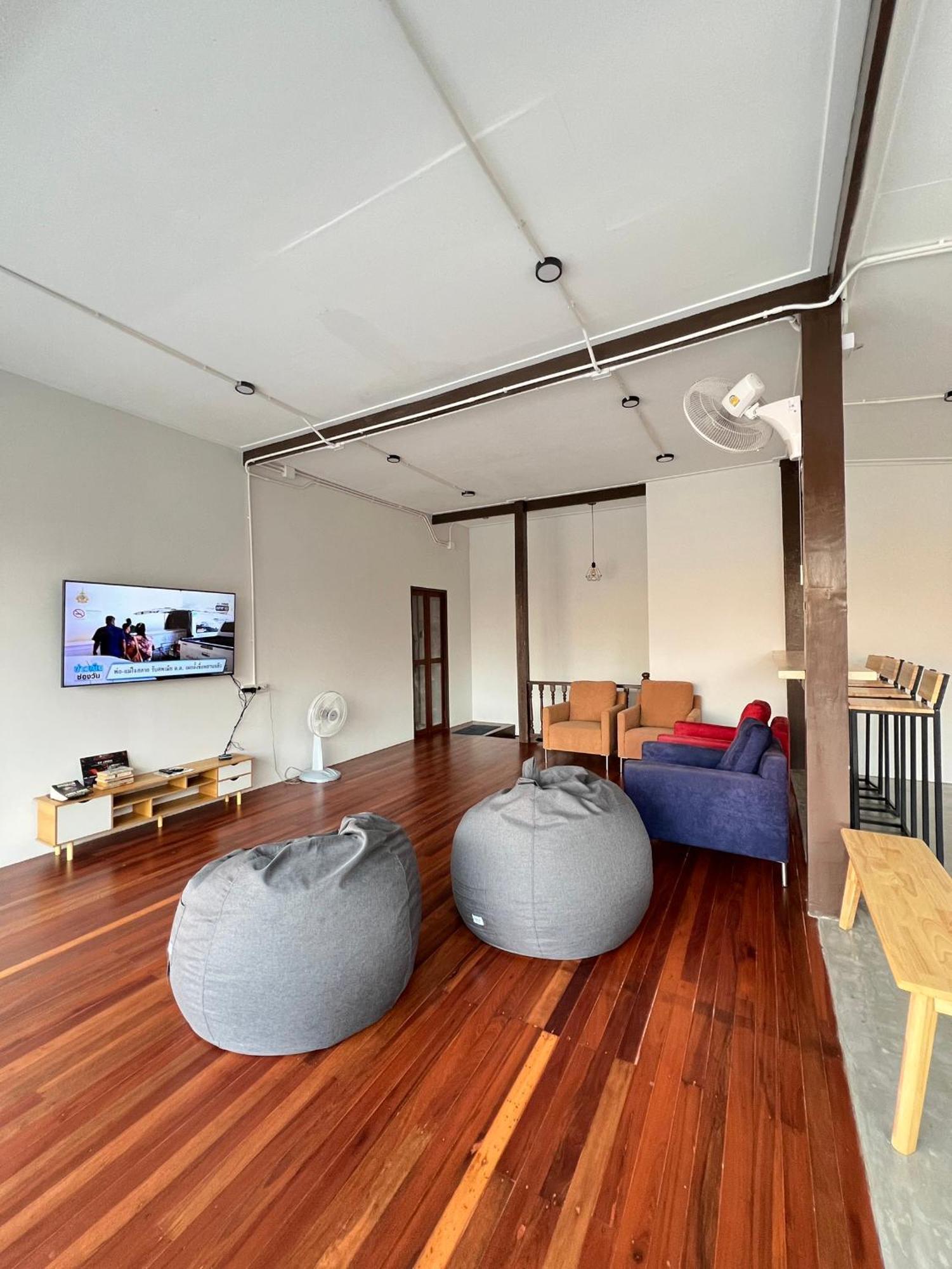 Ostello House Ju Bangkok Esterno foto
